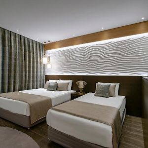 Comfort Club Room